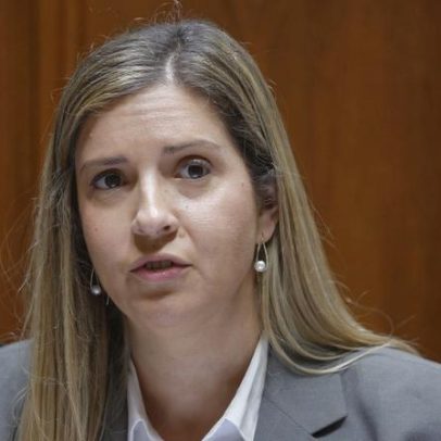 Governo quer alinhar com UE a proibição de redes para menores, citando benefícios