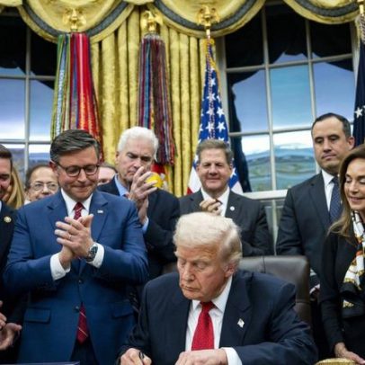 Governo federal dos EUA volta a funcionar após assinatura de Donald Trump