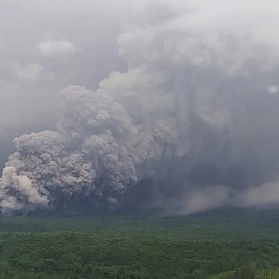 Indonésia eleva vulcão Semeru ao nível máximo de alerta