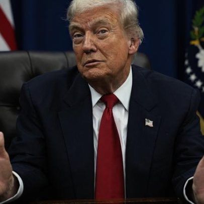 Trump pressiona Zelensky a aceitar plano; podem continuar a lutar