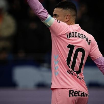 Iago Aspas resolve durante visita ao Alavés
