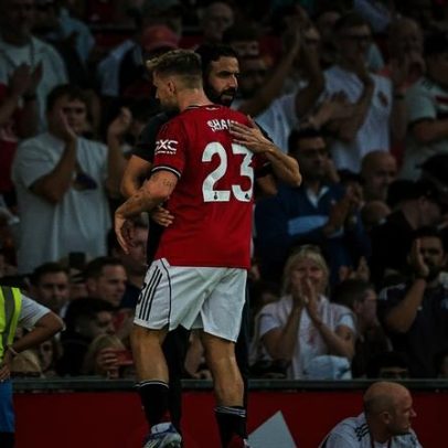 Gary Neville critica o United e aponta jogador como perda de tempo
