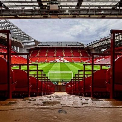 Anfield não vai receber jogos do Euro 2028 por quatro metros