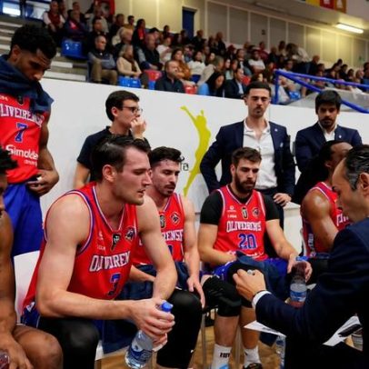 Oliveirense vence dérbi e volta às vitórias