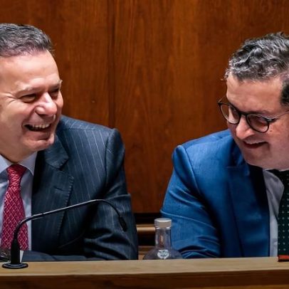 Orçamento de 2026 aprovado na votação final global com PSD e CDS, PS abstém