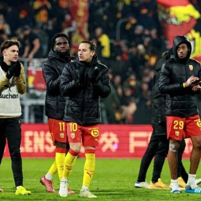 Líder isolado da Ligue 1 surpreende no futebol francês