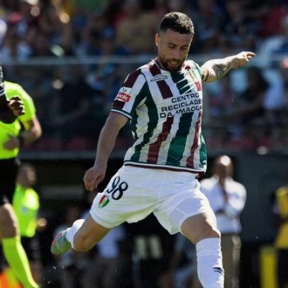 Estrela da Amadora usa mobilidade ofensiva para baralhar o bicampeão