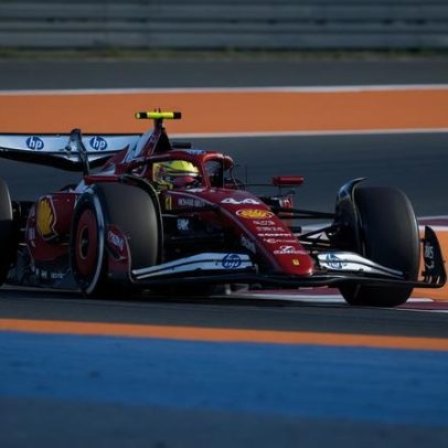 Hamilton e três pilotos saem da pit lane na sprint do Qatar