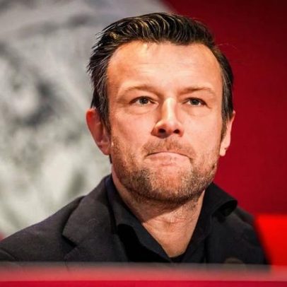 Diretor do Ajax alerta para o estado do clube antes do jogo com o Benfica