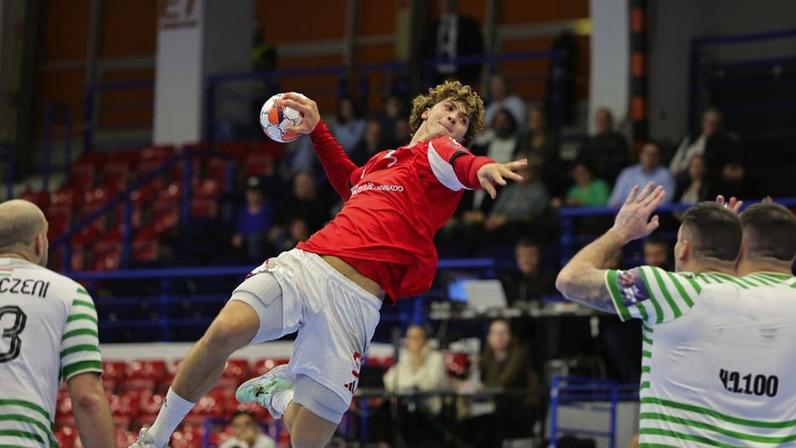 Reinier Taboada foi o melhor marcador do jogo, com nove golos (foto EHF/Ferencvaros)