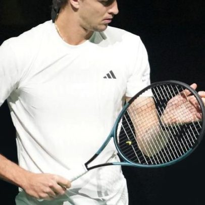 Zverev adia decisão da meia-final da Taça Davis para encontro de pares