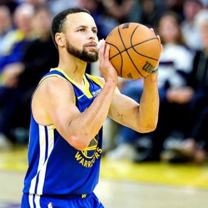 Curry lidera Warriors a vitória sobre os Spurs