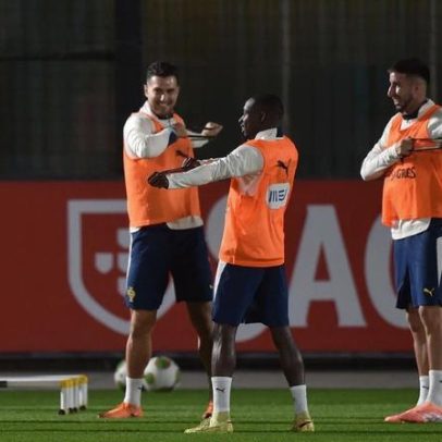 Oficial revela números de Forbs e João Carvalho para possível estreia na Seleção