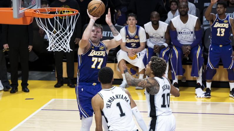 Doncic dá espetáculo e junta-se a grupo de elite