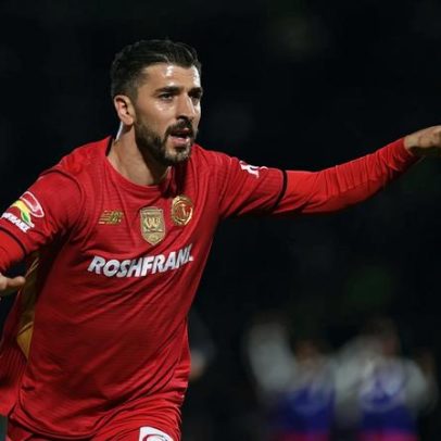 Paulinho decisivo na reviravolta do Toluca