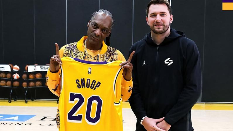 Snoop Dogg, rapper norte-americano, e Luka Doncic, jogador esloveno dos Lakers