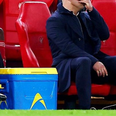 Liverpool em crise leva Slot a evitar prémio de Melhor Treinador