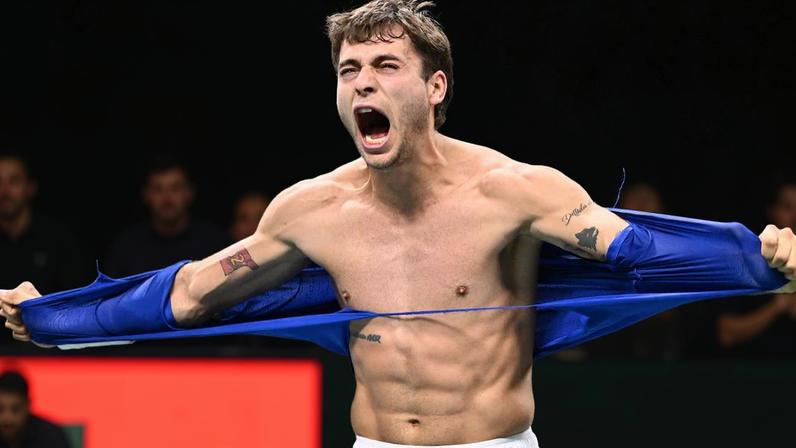 Flavio Cobolli, 22.º no ranking ATP, festeja a passagem à final da Taça Davis - Foto: IMAGO