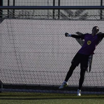 Dois capitães regresam ao Barcelona, mas um não treina