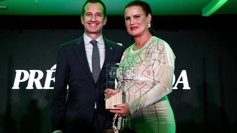 Frederico Varandas entrega prémio Lenda a Cristiano Ronaldo