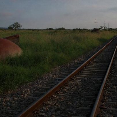 Comboios descarrilam em Moçambique após vandalismo na linha férrea