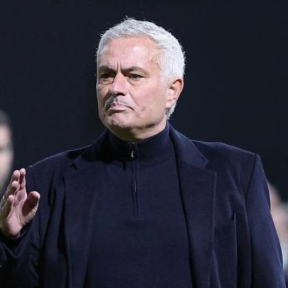 José Mourinho discute a teoria dos copos