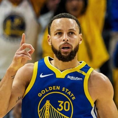 Curry brilha na vitória dos Warriors; Pistons entram para a história da NBA