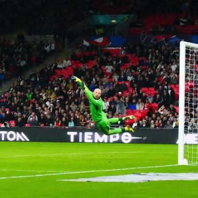 Inglaterra mantém registo perfeito e elimina a Sérvia
