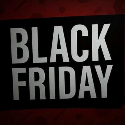 Black Friday traz descontos intensos e filas nas lojas em Portugal