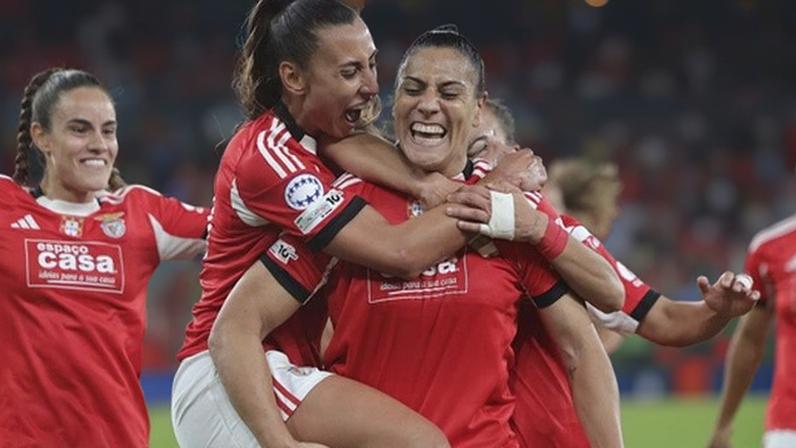 Benfica soma primeiro ponto ao empatar com o Twente