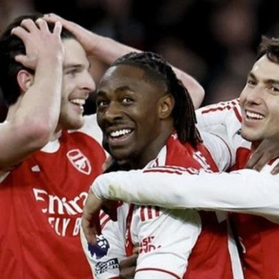 Arsenal goleia dérbi do norte de Londres e lidera a Liga inglesa