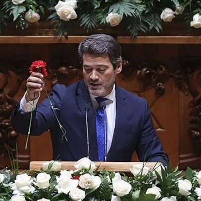 Tribunal decide hoje se Ventura deve retirar cartazes sobre comunidade cigana