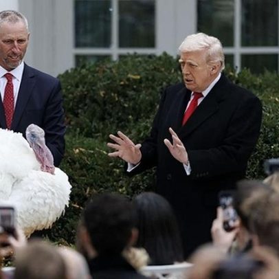 Trump perdoa perus no Dia de Ação de Graças com ironia a Biden