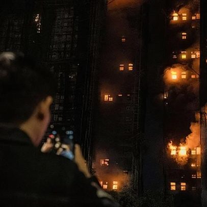 Pior incêndio em décadas em Hong Kong deixa 94 mortos e dezenas de desaparecidos