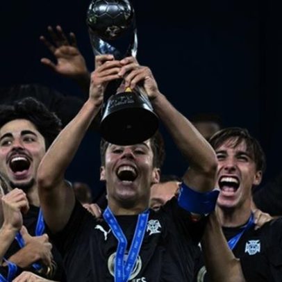 Marcelo recebe campeões e projeta futuro auspicioso