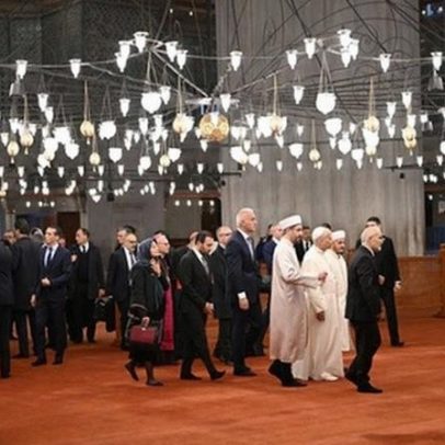 Papa Leão XIV entrou na Mesquita Azul de Istambul, sem rezar