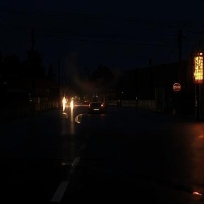 Chuva intensa alaga estrada junto ao posto de abastecimento em Barrô, Águeda