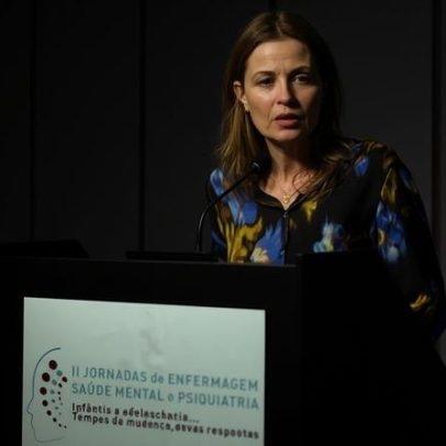 Secretária de Saúde defende que cada coisa a seu tempo exige dedicação dos médicos