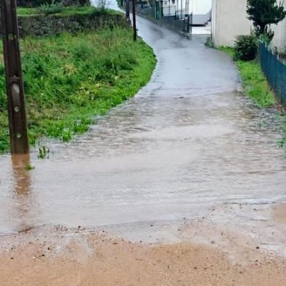 Mau tempo condiciona circulação na freguesia de Ossela