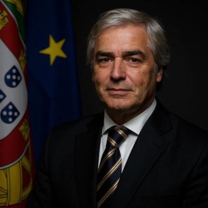 Ministro da Defesa condecora antigos combatentes do Ultramar em São Gião
