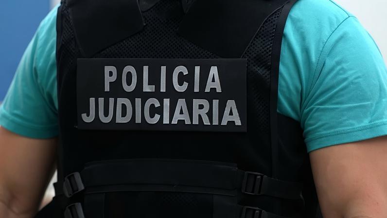 Mulher de 83 anos detida por tentativa de homicídio com arma de fogo