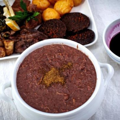 Papas de Sarrabulho e Rojões, a opção principal à mesa