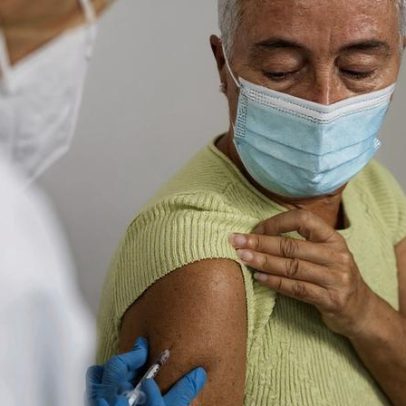 Ministra da Saúde assegura disponibilidade de vacinas contra a gripe