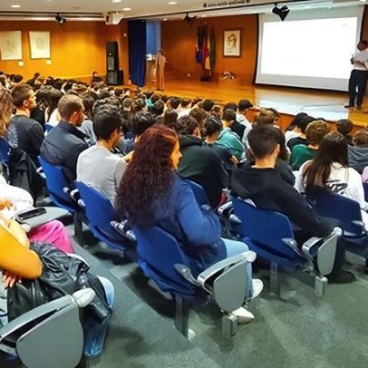 260 alunos da Escola da APEL participam em palestra sobre plásticos no oceano