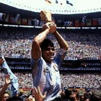 Há cinco anos, o mundo relembra Maradona, o 'D10s' do futebol