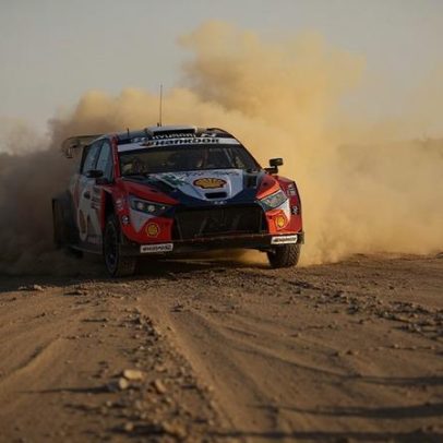 Tanak lidera na Arábia; Ogier mais perto do título