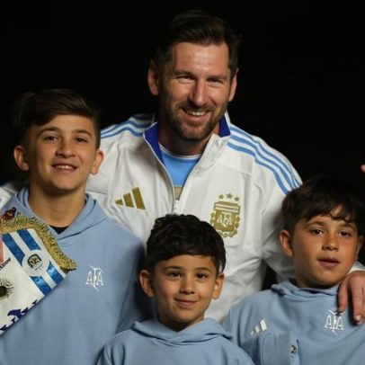 Filho de Messi marca golaço de livre direto (vídeo)