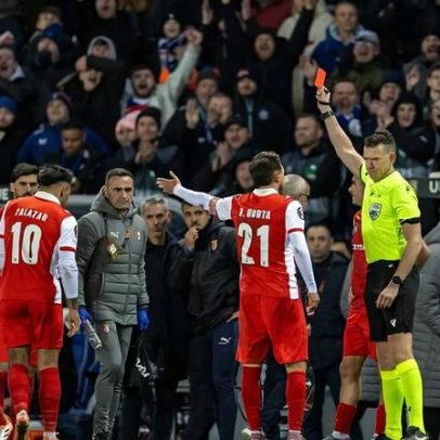Rodrigo Zalazar reage à expulsão já no balneário