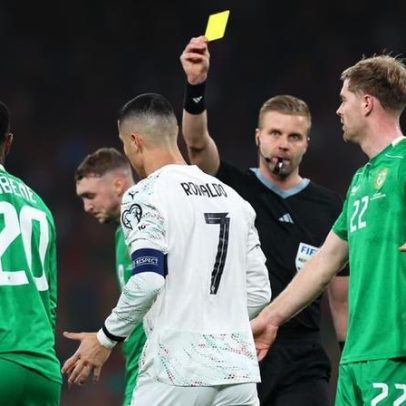 Cristiano Ronaldo expulso por agressão — vídeo