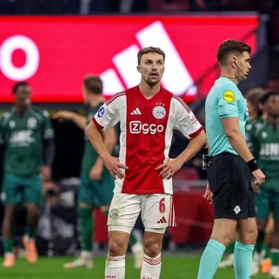 Treinador do Ajax pretende recorrer ao Benfica para enfrentar a crise